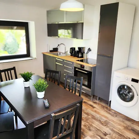 Voll-ausgestattete Monteurunterkuenfte Lägenhet *